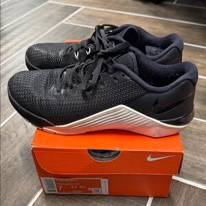 Nike Women's Black and White Metcon Athletic Training Shoes